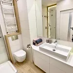 Comfortable Apart, Old Town, Free Parking, Hanging Bed, Wi-fi, Lift, Aircon,self Check-in 24h, Stare Miasto, Winda, Nowy Budynek, Garaz 0 Zl, Klima Vratislav