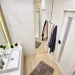 Comfortable Apart, Old Town, Free Parking, Hanging Bed, Wi-fi, Lift, Aircon,self Check-in 24h, Stare Miasto, Winda, Nowy Budynek, Garaz 0 Zl, Klima Apartmán