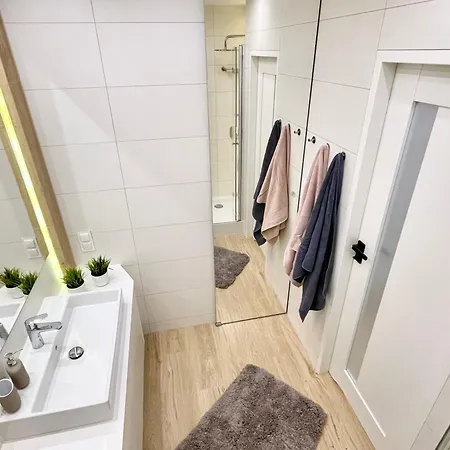 Comfortable Apart, Old Town, Free Parking, Hanging Bed, Wi-fi, Lift, Aircon,self Check-in 24h, Stare Miasto, Winda, Nowy Budynek, Garaz 0 Zl, Klima Apartment