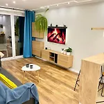 Comfortable Apart, Old Town, Free Parking, Hanging Bed, Wi-fi, Lift, Aircon,self Check-in 24h, Stare Miasto, Winda, Nowy Budynek, Garaz 0 Zl, Klima * Βρότσλαβ