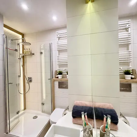 Comfortable Apart, Old Town, Free Parking, Hanging Bed, Wi-fi, Lift, Aircon,self Check-in 24h, Stare Miasto, Winda, Nowy Budynek, Garaz 0 Zl, Klima Вроцлав